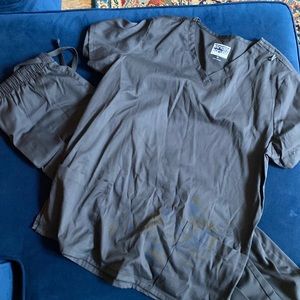 Women’s scrub set LIKE NEW